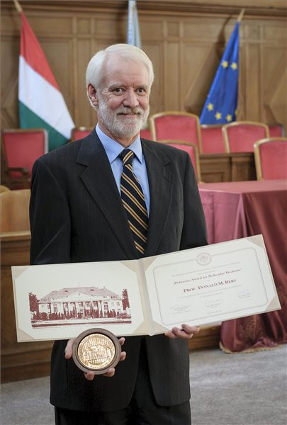 Премии Дебреценского медицинского университета удостоен американский профессор